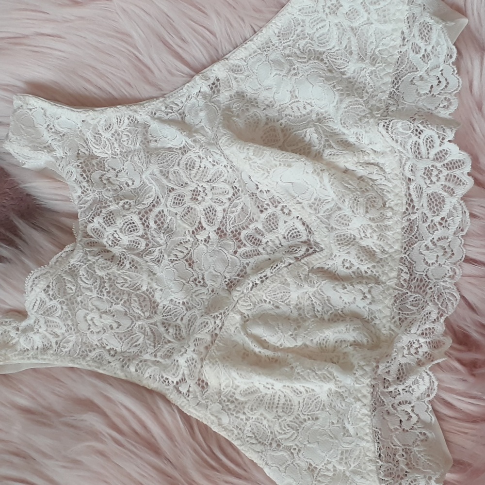Brand New VICTORIA'S SECRET DREAM ANGELS LACE BRALETTE-S